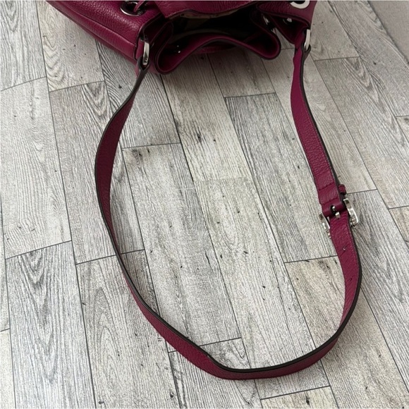 Michael Kors Leather Drawstring Bucket Bag EUC - Picture 6 of 14